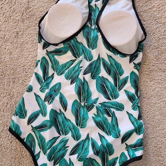 Womens Green swimsuit - Picture 10 of 11